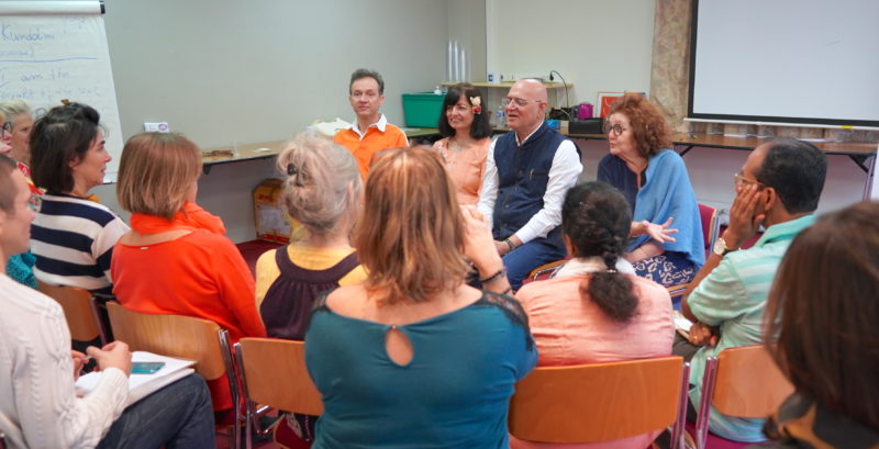 enseignement du dr Kataria laughter yoga et fabrice loizeau